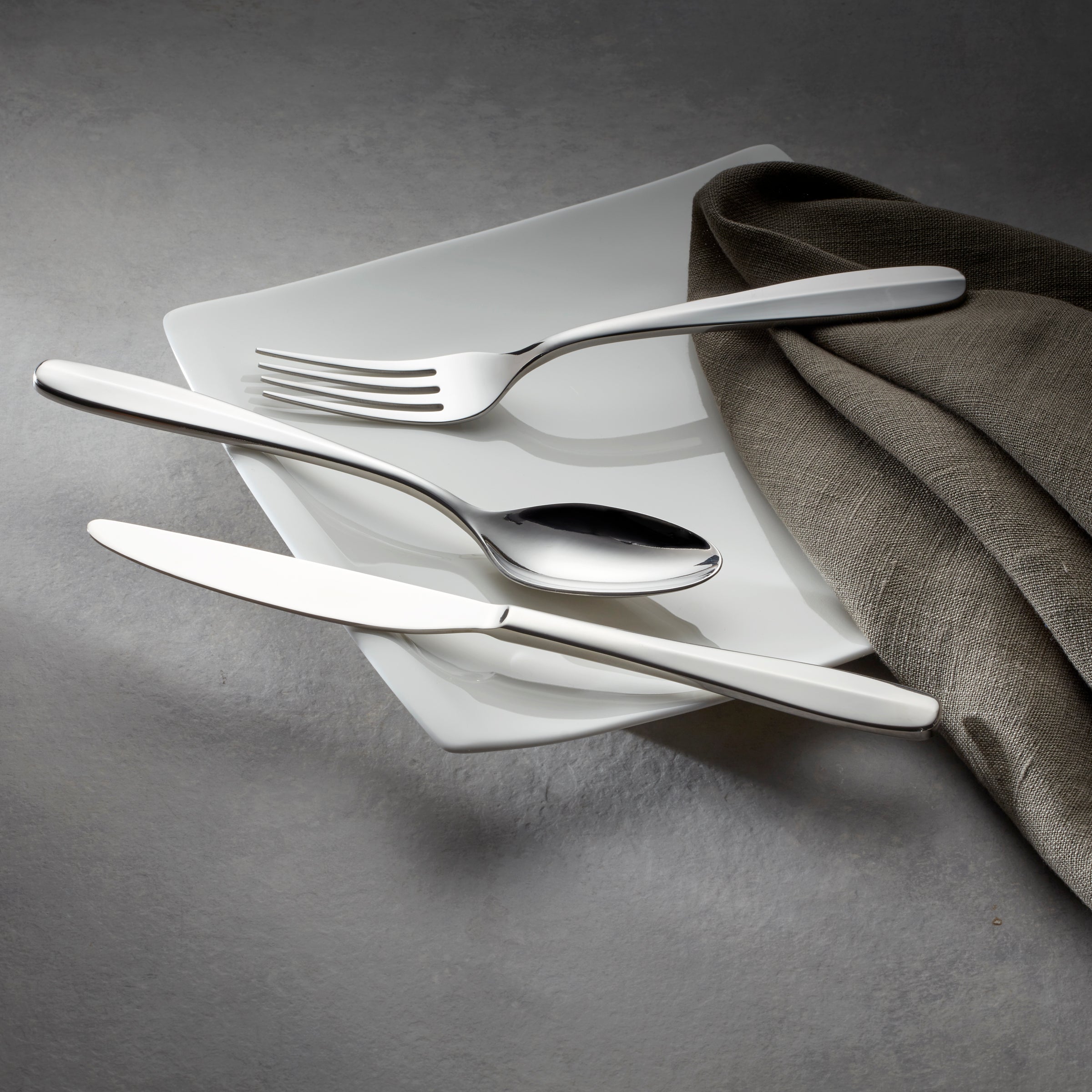 Lenox Fine Lenox Fine Oakwood 20-Piece Flatware Set - Image 2