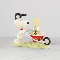 Lenox Fine Lenox Fine Snoopy Easter Egg Delivery Figurine