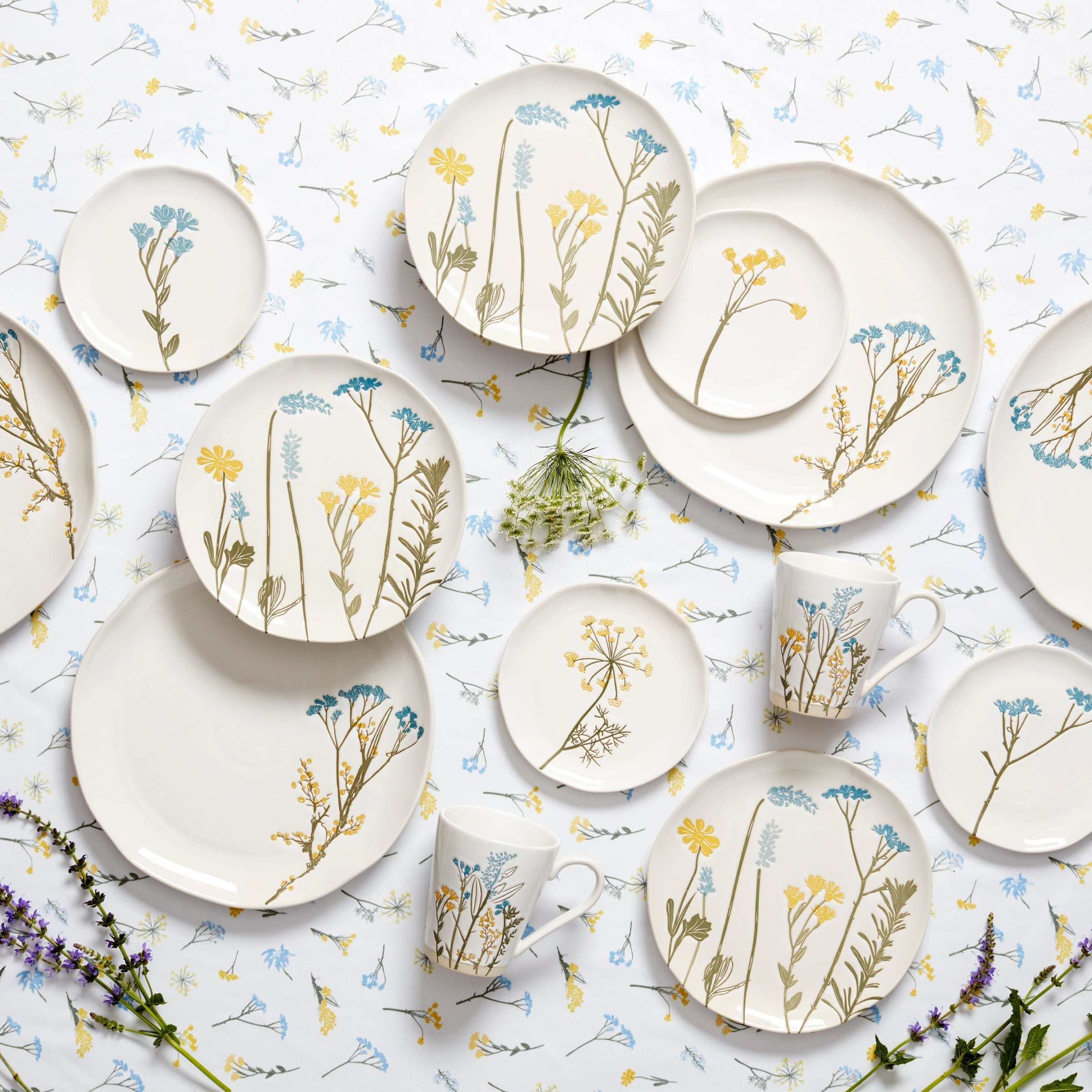 Lenox Fine Lenox Fine Wildflowers 16-Piece Dinnerware Set - Image 2